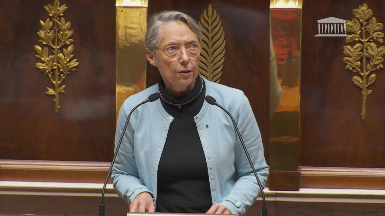 Retraites : "le 49.3 n’est pas l’invention d’un dictateur", dit Borne | AFP Extrait