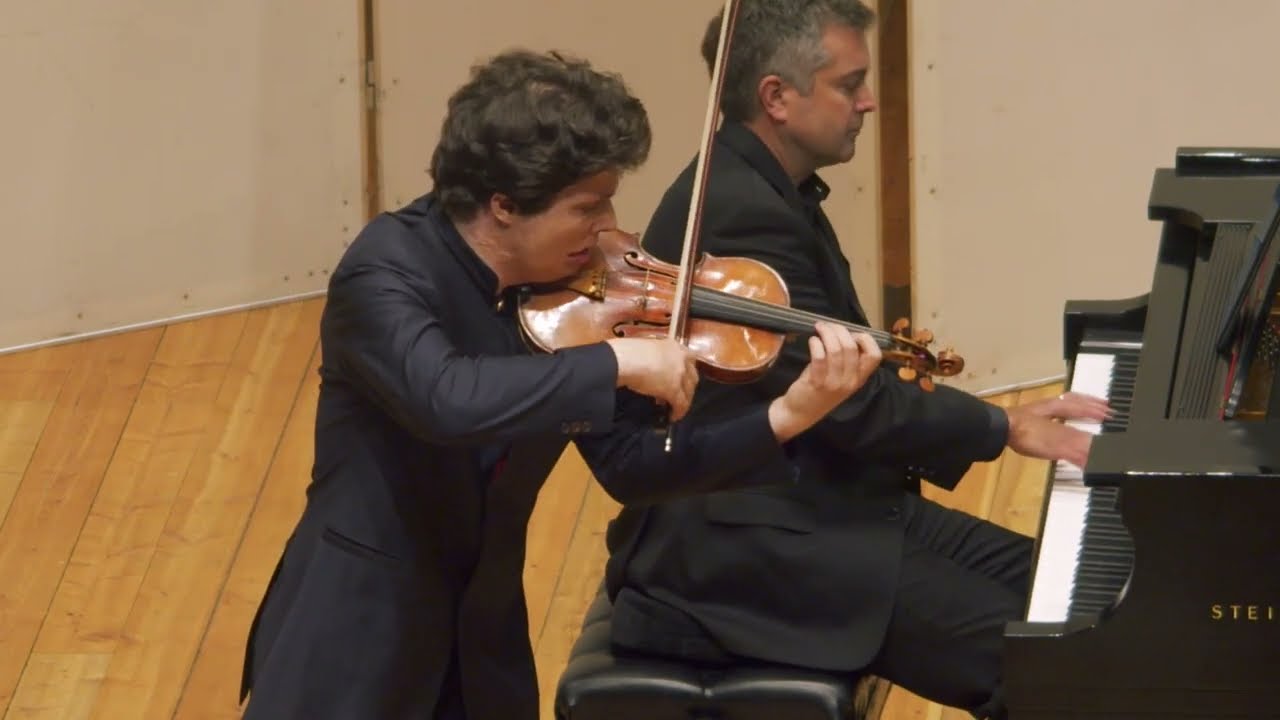Смотреть «Augustin Hadelich plays Chopin Nocturne in E Flat Major (Op. 9 No. 2)» на YouTube Смотреть «Augustin Hadelich plays Chopin Nocturne in E Flat Major (Op. 9 No. 2)» на YouTube