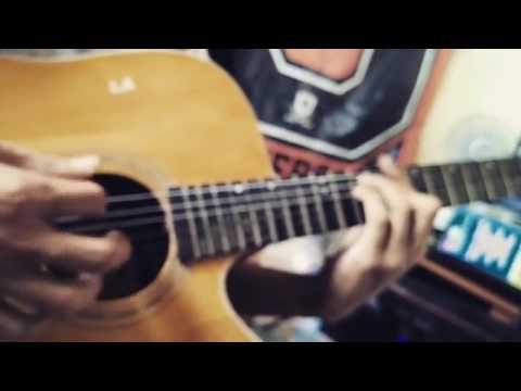 Foto Orang Ganteng Lagi Main Gitar