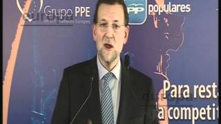 Rajoy dedica el día a madres trabajadoras y en paro