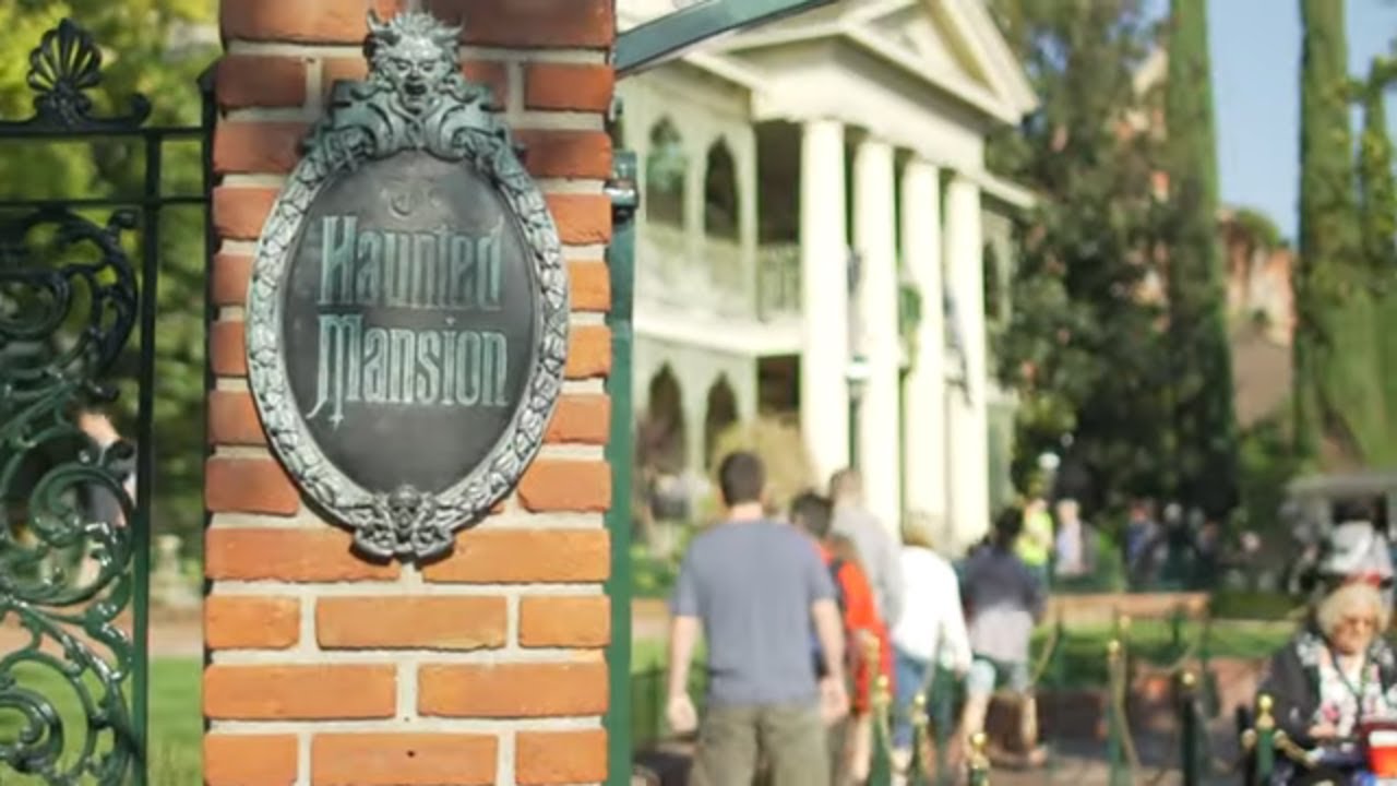 [HD] Haunted Mansion: Ride & Queue (TRUE LIGHTING) at Disneyland park, California | Full Experience