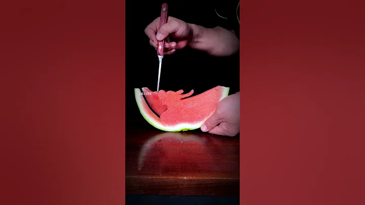 It’s time to eat watermelon in the summer) #花丝人生五一 #花式吃水melon #It’s - DayDayNews