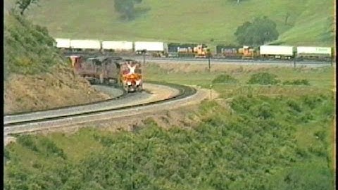 Tehachapi_(1991) Santa Fe 3 B40-8Ws and 2 SD45s.