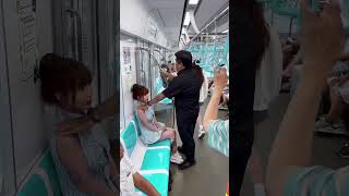 DUCKY HA - Three good people help the girl get rid of the bad guy #kindness #kindnessiscool #viral