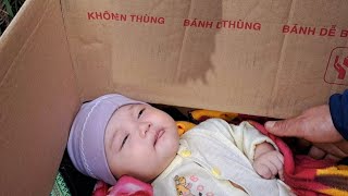 Rescuing an abandoned baby girl on the street   17 Year Old Single Mother - Duong Mi