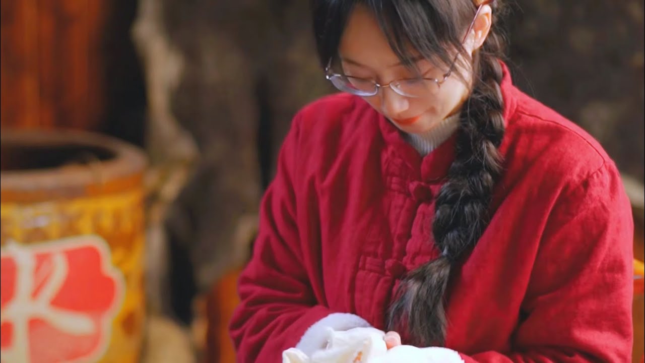 古法阿胶 阿胶距今已有两千多年历史，白雪和父亲经历49道传统工序终于制作成功