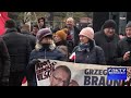 Grzegorz Braun przed sądem. Sędziego nazwał neosędzią i zarzucił mu stronniczość.