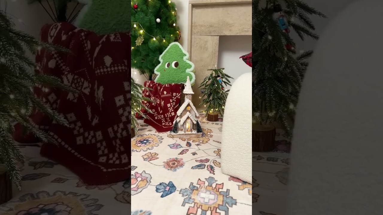 Complete your holiday look with the perfect rug! 🌟 