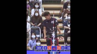 Kyle Ensing Trascina Micah Christenson Dallaltra Parte Della Rete