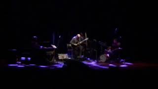 Video voorbeeld van "John Scofield - You're Still the One (Cover) Teatro Coliseo 7-6-19"