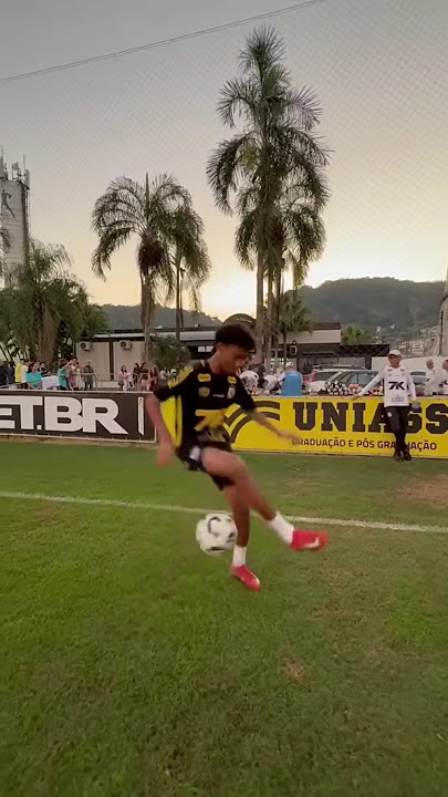 Robinho Jr TEACHES Neymar how to do his Signature Move #neymar #robinhojr #santos