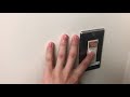 会社のトイレの電気を消したら隠しメッセージを見つけた…
