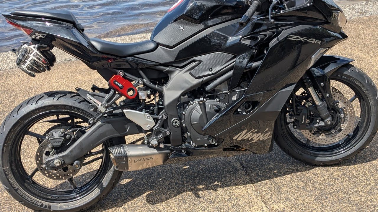 ZX4R v 675R Twistys cruise mountain road