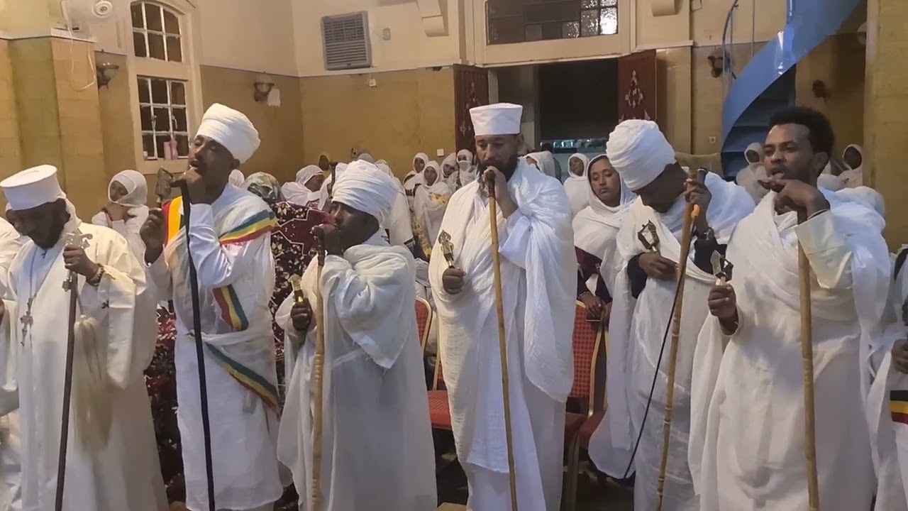 ነግሥ፦ሰላም ለልደትከ ኦ አማኑኤል፤ ዘቀዳሚ ወዘደኃሪ ብሉየመዋዕል፤ ኢየሱስክርስቶስ ዘአብ ቃል፤ እፎ እፎ አግመረተከ ድንግል፤ወእፎእንዘ አምላክ ሰከብከ በጎል።