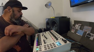 ISLA INSTRUMENTS S2400 12bit sampling drum machine (demo 177)