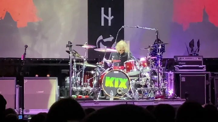 Kix -Jimmy Chalfant drum solo during Cold Blood Le...