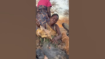 Hadzabe women on cooking 😜‼️ #africa #animallife #villagelife #animals #wildlife