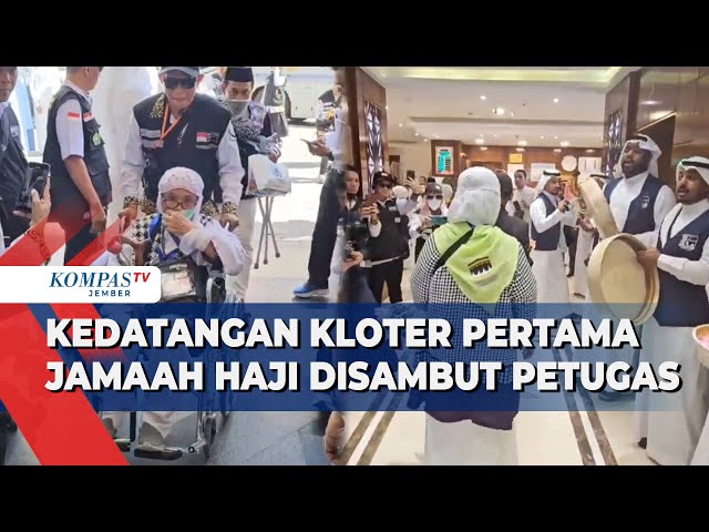 Kloter Pertama Jamaah Haji Tiba di Madinah: 79 Lansia Diantar dengan Kursi Roda class=