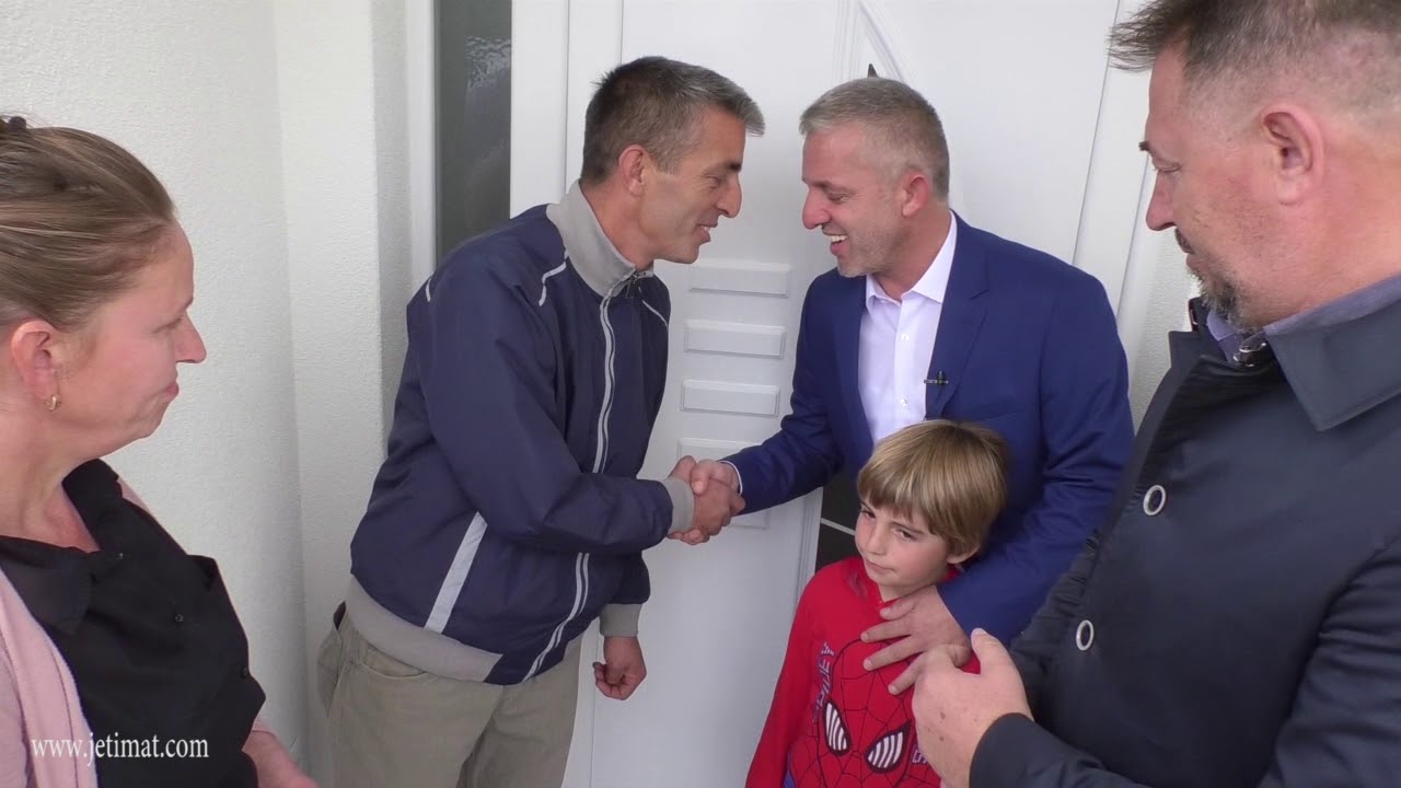 E gezofshi shtepine e re  Familja nga Prekazi behet me shtepi te re  Shikoje / Shperndaje