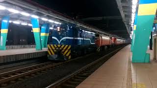 末班6902 本務R40 汐止通過