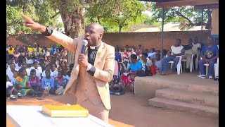 Rev. Alexander Kambiri kulalika pa Kapaza CCAP Church Mponera Dowa