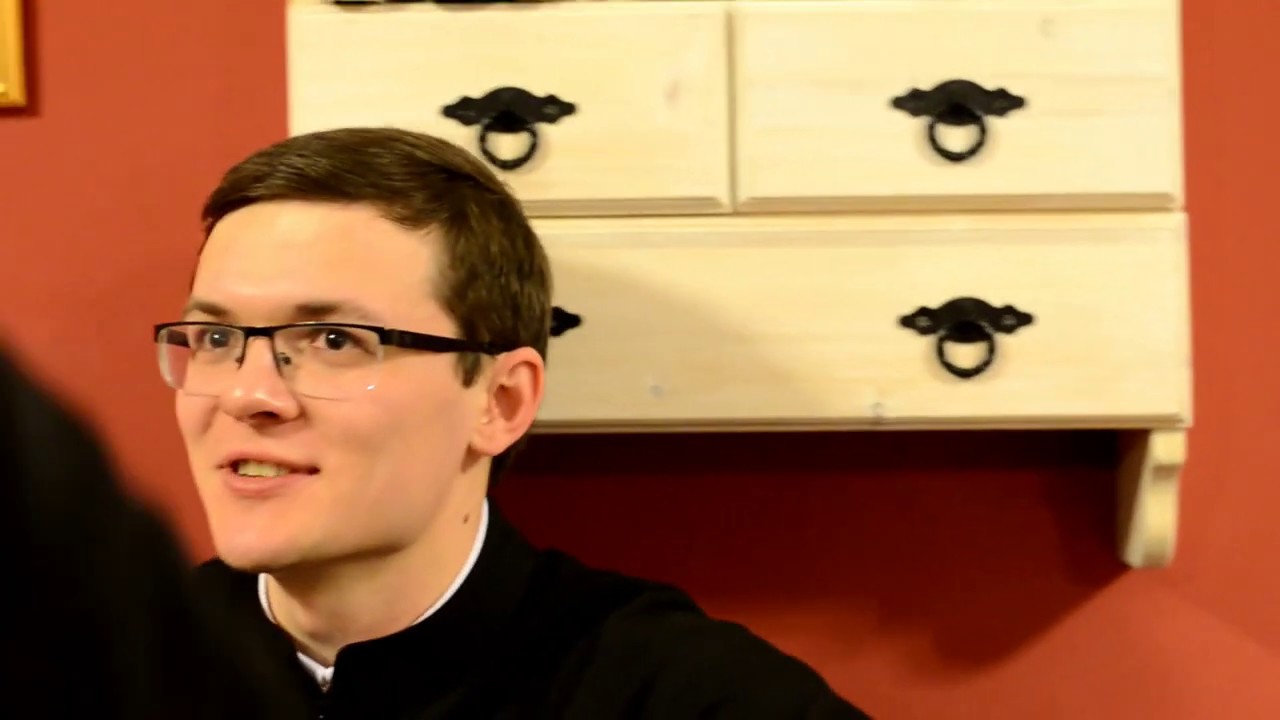 Песни в кафе "Несвятые Святые" - YouTube