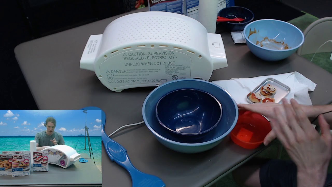 Jerma eats his Easy Bake Oven pizza 