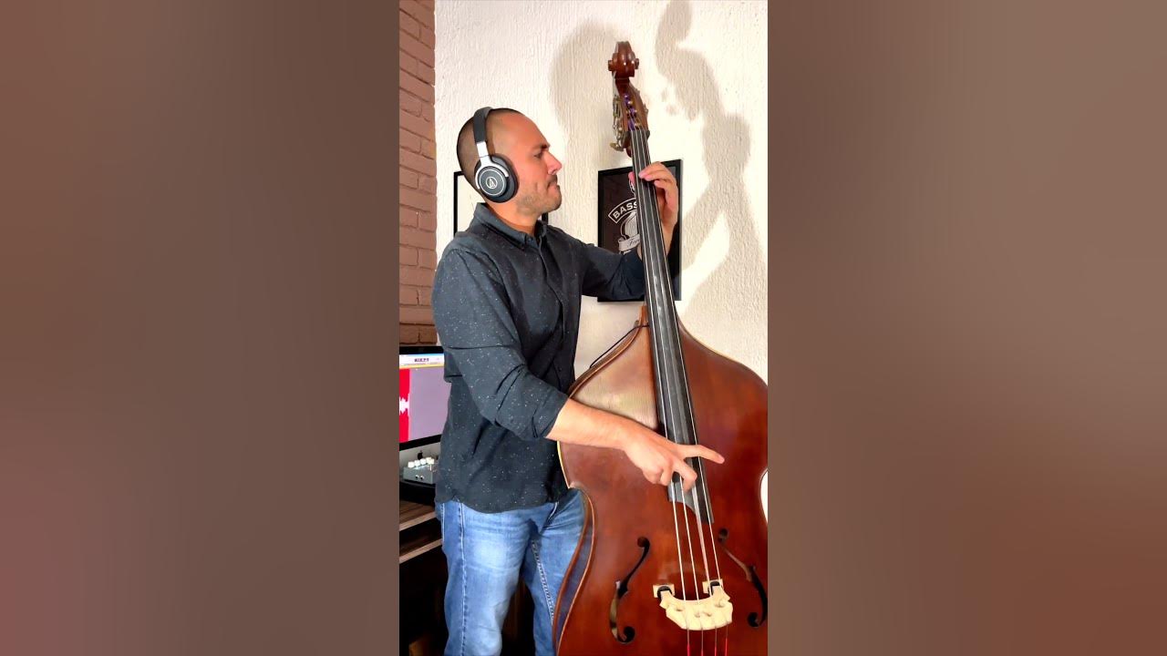 UPRIGHT BASS RIFF #7