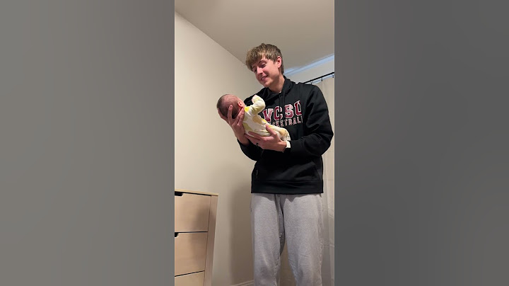 Daddy finally gets to hold her ❤️