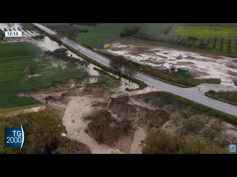 Video Maltempo senza tregua. Neve, frane e ponti caduti