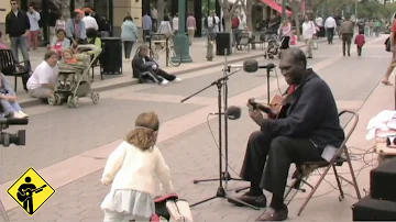 Sittin 'sur le quai de la baie | Jouer pour le changement | Chant autour du monde