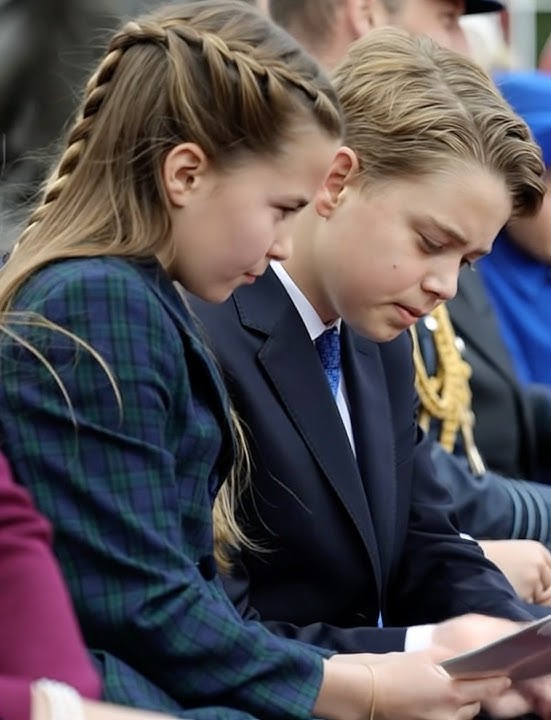 Check out this Beautiful moment with Prince George and princess Charlotte so lovely 🥰