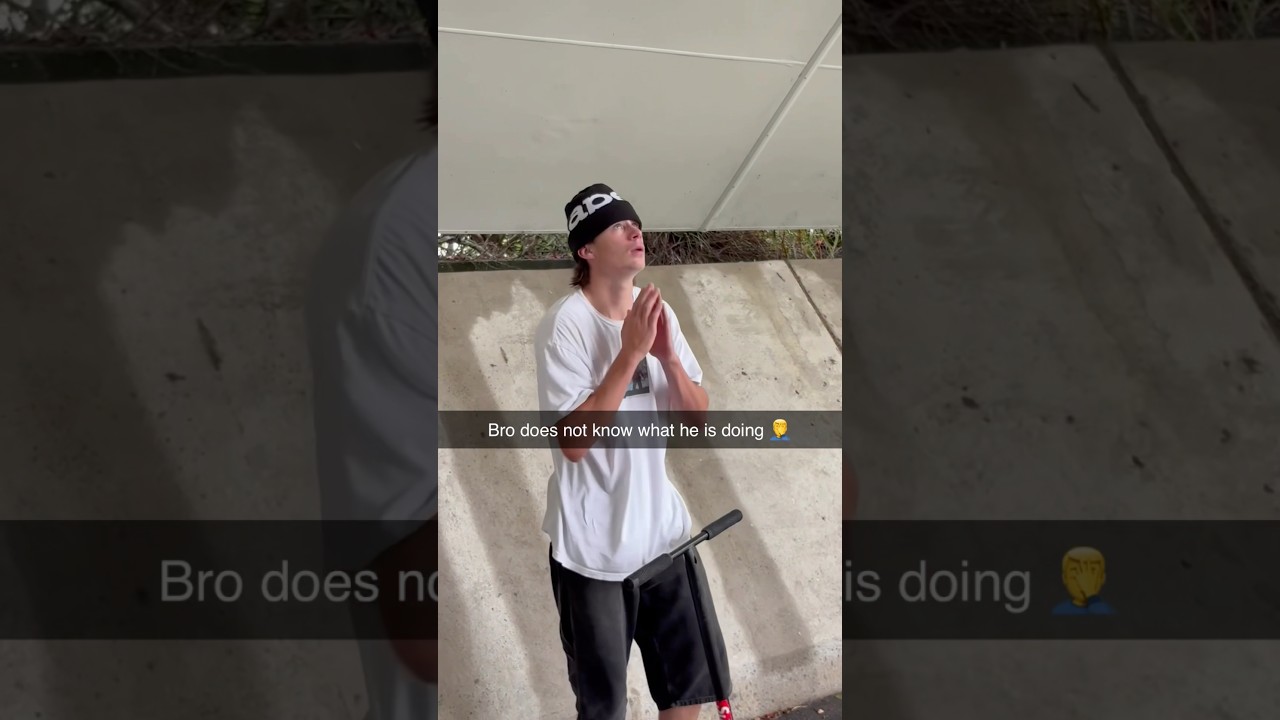 Бро не умеет делать трюки на самокате 