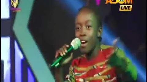HE SINGS LIKE A PROFESSIONAL SINGER....  VANDYKE....