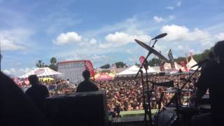 Falling In Reverse - I'm Not A Vampire (Back Stage) [Live] Van's Warped Tour 7/1/16