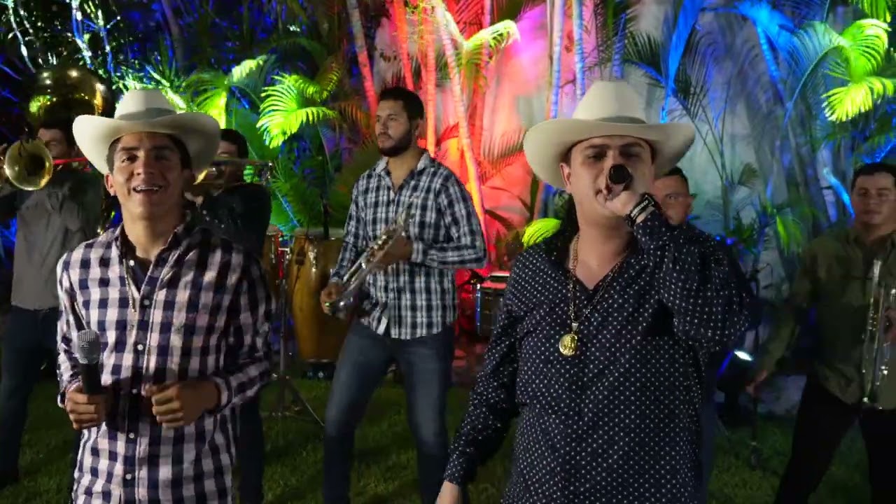 Los Tres Gallos / Clave Privada - Banda La Eficaz