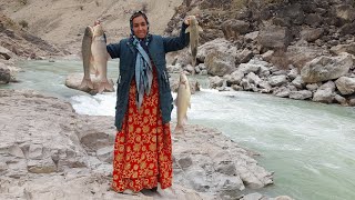 Nomadic: Nomadic woman's skill in catching fish in the raging river