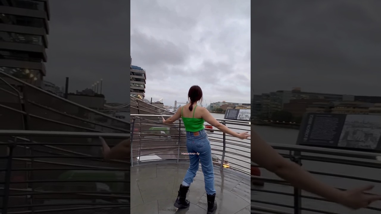 HANIA SRK POSE💞😍