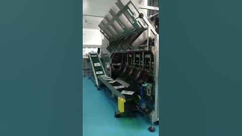 Automatic mask folding machine