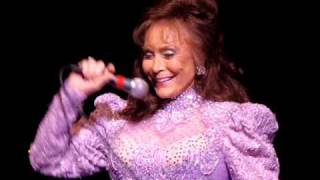 Loretta Lynn---You're Lookin at Country, LIVE chords