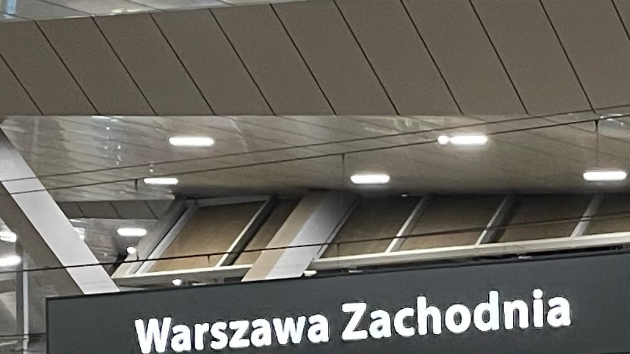 Warszawa Zachodnia. Pieszo z dworca autobusowego na dworzec kolejowy.
