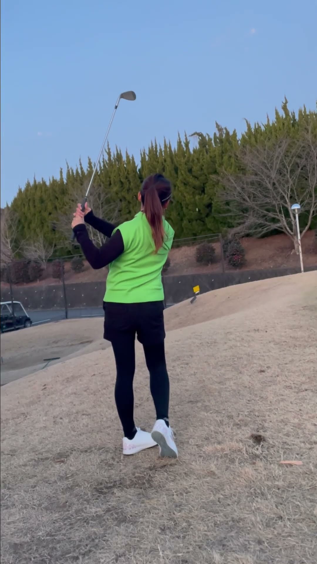 前上がりはクラブ短く持って通常よりアウトサイドスクエアアウトサイド #golf