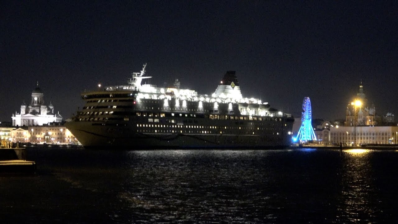 VIKING CINDERELLA  LÄHTEE HELSINGISTÄ  I  VIKING CINDERELLA LEAVING HELSINKI