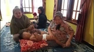 Mbah Koti ngurut anak kecil dan bayi