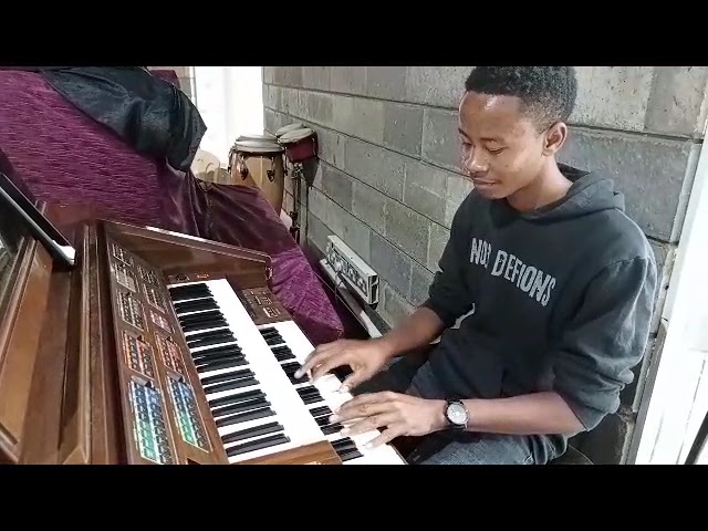 Hiki ni chakula cha mbingu  by Fr Ntapambata class=