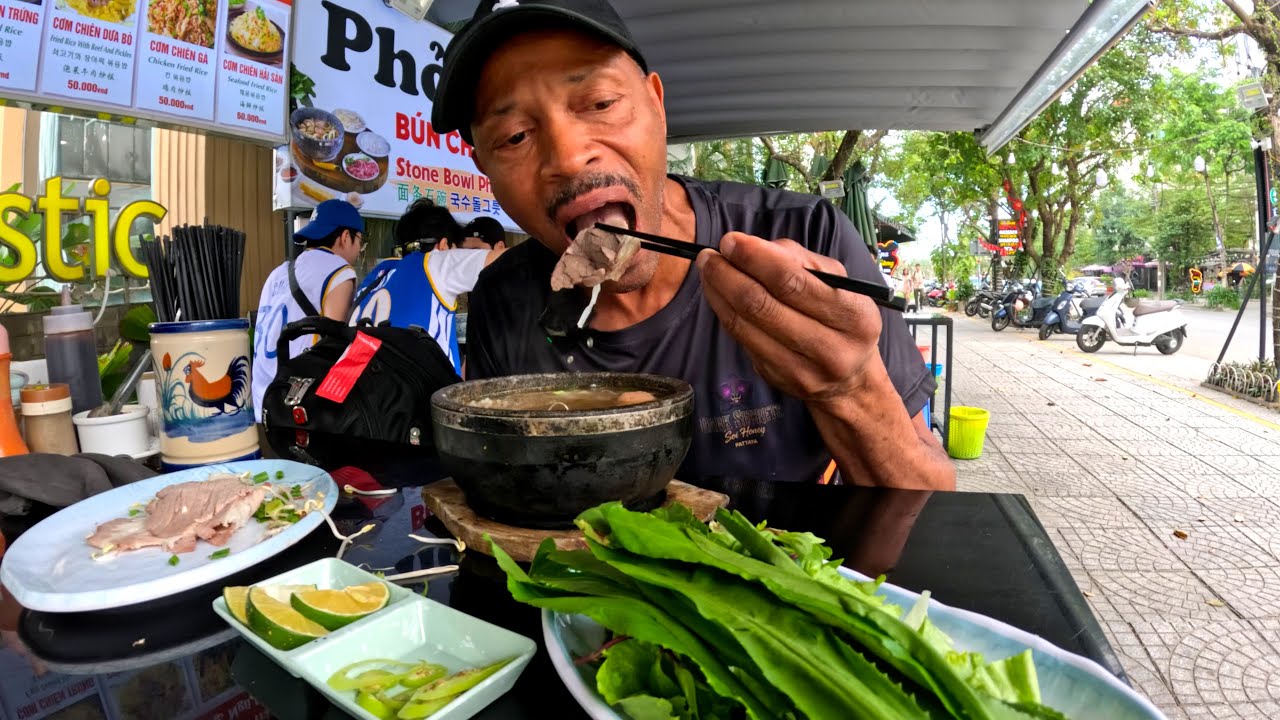 First Day in Vietnam 🇻🇳 | $25 Airbnb, Street Pho & New Friends