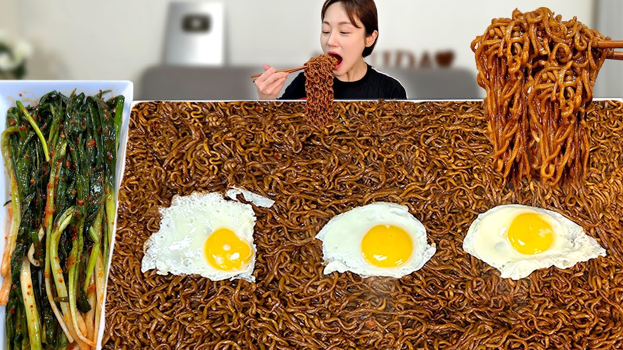 일요일 아침부터 짜파게티 10개 끓여 먹었습니다😍 계란후라이 올려서 파김치까지,,❤ Black bean noodles Chapagetti ramen mukbang