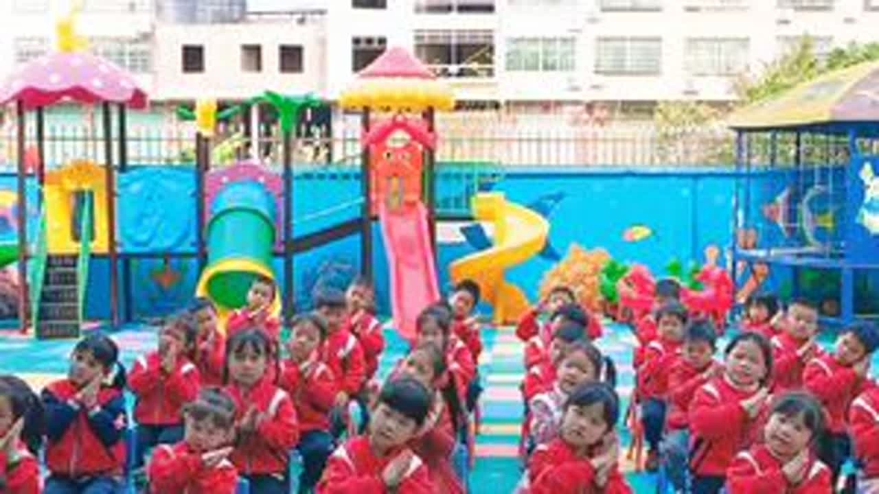 完整版《最亮的星星》✨ 🍃春风十里，不如有你👊，三月暖阳，三八妇女节到。🎉🎉手捧鲜花芬芳岁月，🌹满眼星辰璀璨无边✨万事顺遂常存欢喜，💝满怀希望所向披靡❤ #三八妇女节快乐 #三八女神...