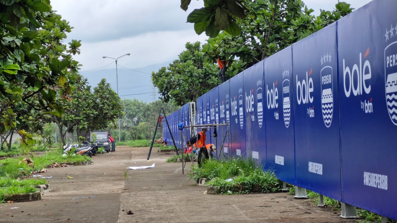 🔥PEMASANGAN SPONSOR DIDINDING LAPANGAN PENDAMPING STADION GBLA SISI BAGIAN BARAT SELESAI