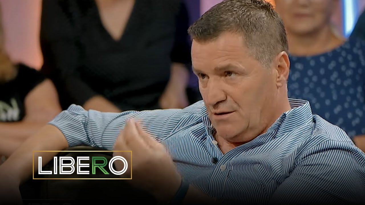 Këngëtari Afrim Muçiqi ia thotë troç moderatorit, jemi bërë pishman që u martuam, shikoni reagimet n